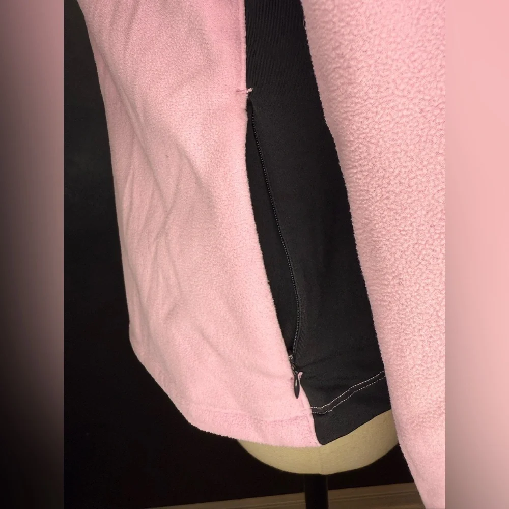 Under Armour Pink & Black Full Zip Fleece Jacket Women’s Size Medium - Picture 8 of 11